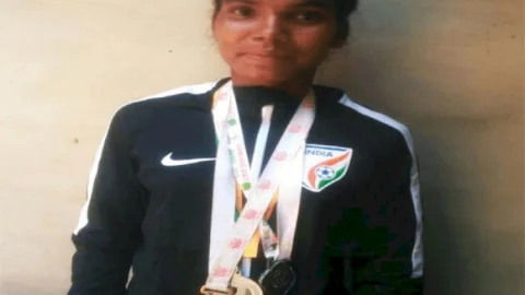 इंटरनेशनल फुटबॉलर संगीता कुमारी को झारखंड खेल विभाग ने दिया एक एक लाख रुपये