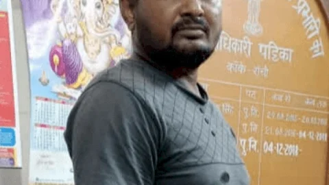 धनबाद: लाला खान मर्डर केस का शूटर भोला साव रांची से अरेस्ट, राजगंज पुलिस स्टेशन में रखकर पूछताछ