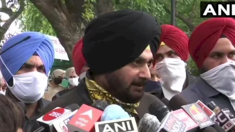 पंजाब कांग्रेस में विवाद पर नवजोत सिंह सिद्धू  दिल्ली में सेंट्रल कमेटी के समक्ष हुए पेश, कहा- विरोधी ताकतों को हराना और सच को जिताना है