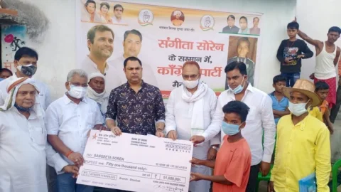 धनबाद: फुटबॉलर संगीता कुमारी सोरेन को अधिकार और उसकी प्रतिभा को आगे लाने का काम करेगी कांग्रेस: रणविजय सिंह