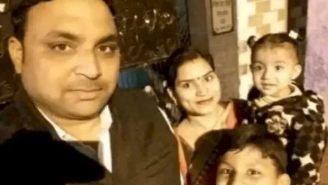 उत्तर प्रदेश: शाहजहांपुर में एक ही फैमिली के चार लोगों ने फांसी लगाकर सुसाइड की, सुसाइड नोट में आर्थिक तंगी का उल्लेख