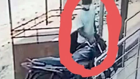 धनबाद: सरायढेला से बाइक चोरी, सीसीटीवी में कैद हुई घटना