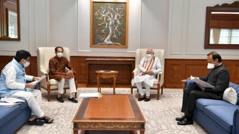 नई दिल्ली: महाराष्ट्र सीएम उद्धव ठाकरे ने की PM मोदी से मुलाकात, बोले- मराठा आरक्षण समेत कई मुद्दों पर हुई बात