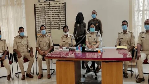 झारखंड: लोहरदगा में भाकपा माओवादी का सब जोनल कमांडर अरेस्ट, भाई से मिलने पहुंचा था गांव