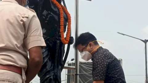 धनबाद:डीसी, डीडीसी सहित अन्य अफसरों ने भगवान बिरसा मुंडा को अर्पित किया श्रद्धा सुमन, नेताओं ने धरती आबा को किया नमन