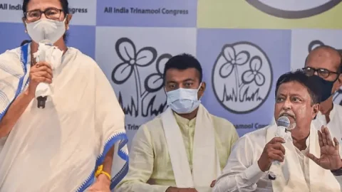 पश्चिम बंगाल: बीजेपी छोड़ TMC लौट मुकुल रॉय, ममता बनर्जी को बताया देश का लीडर