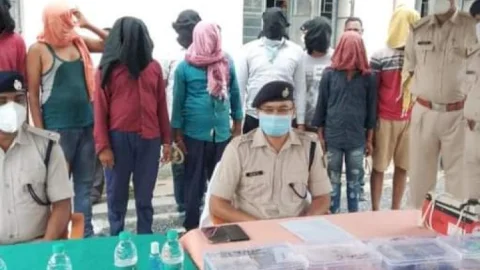 झारखंड: चतरा पुलिस ने एक करोड़ के ब्राउन शुगर समेत नौ तस्करों को अरेस्ट किया, बीजेयुमो लीडर भी पकड़ाया