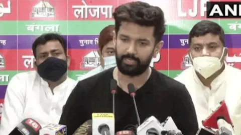 बिहार: मैं शेर का बेटा हूं...किसी से डरता नहीं,पिता के समय से ही LJP एलजेपी तोड़ने की साजिश लगे थे कुछ लोग: चिराग पासवान