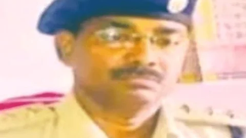 बिहार: नाबालिग से रेप के आरोपी सीनियर DSP कमलाकांत  प्रसाद सस्पेंड, गिरफ्तारी के लिए खोज रही है पुलिस