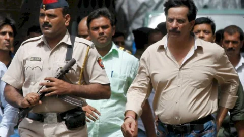 मुंबई : एंटीलिया विस्फोटक मामले में एक्स 'एनकाउंटर स्पेशलिस्ट' प्रदीप शर्मा अरेस्ट, कोर्ट 28 जून तक  NIA ने कस्टडी में भेजा