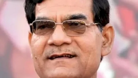 उत्तर प्रदेश: एक्स आईएएस और पीएम मोदी के करीबी एके शर्मा को बीजेपी के प्रदेश उपाध्यक्ष बने, डिप्टी सीएम बनने की थी चर्चा 