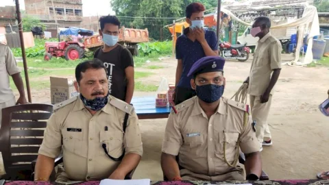 दुमका: हंसडीहा में प्रतिबंधित कफसिरप व गांजा के साथ एक अरेस्ट, प्रेस रिलीज में नाम नहीं होने से एसडीपीओ नाराज 