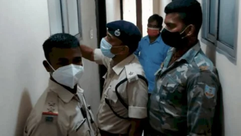 बोकारो:आनंदा होटल के कमरे में फंदा लगाकर युवती ने दी जान, सुसाइड नोट में लिखा- मां आप मेरी भगवान
