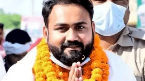 उत्तर प्रदेश: जर्मनी से गांव लौटे गौरव चौधरी, चुनाव लड़ा, अब निर्विरोध बन गये जिला पंचायत अध्यक्ष
