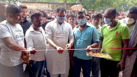 धनबाद: रणविजय सिंह की पहल से मोदीडीह श्याम बाजार में लगा नया बिजली ट्रांसफार्मर