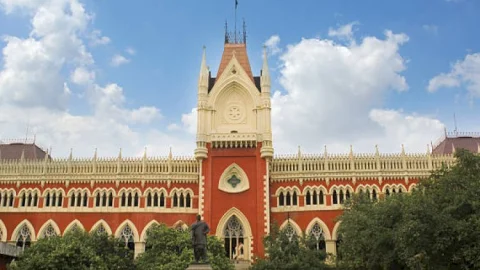 पश्चिम बंगाल: चुनाव के बाद हिंसा पर कलकत्ता हाई कोर्ट सख्त, सभी पीड़ितों के केस दर्ज करने का आदेश