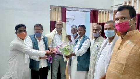 धनबाद: खादी और ग्रामोद्योग आयोग ईस्ट ज़ोन के सदस्य मनोज कुमार सिंह का जोरदार स्वागत