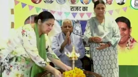 बिहार: RJD का 25 वां स्थापना दिवस समारोह: बोले लालू - हम मिट जायेंगें, झुकेंगे नहीं 