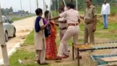 धनबाद: राजगंज में  पुलिस ने की महिला के साथ मारपीट, वीडीओ वायरल