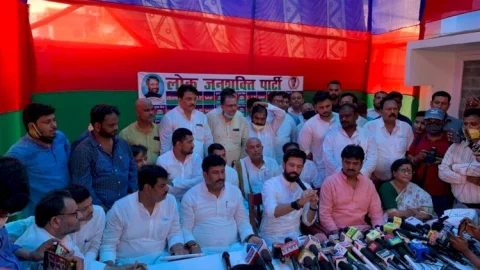 एलजेपी का नेशनल प्रसिडेंट मैं, किसी बागी एमपी को मिनिस्टर को बनाया मंत्री तो जायेंगे कोर्ट: चिराग