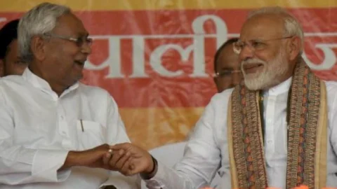 PM मोदी ने नहीं बढ़ने दिया CM नीतीश का 'भाव', पुरानी डील एक कैबिनेट बर्थ पर ही करना पड़ा संतोष