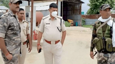 पलामू: रेल निर्माण कार्य में लगी अशोका कंपनी के कैंप में क्रिमिनलों ने की फायरिंग, पर्चा छोड़ा, मांगी रंगदारी 