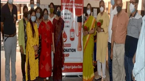 धनबाद : IIT ISM में ब्लड डोनेशन कैंप, दीप्ति लेडीज क्लब की महिलाओे ने लिया भाग,डायरेक्टर की वाइफ ने भी दिया ब्लड