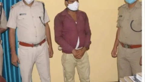 धनबाद:रेलवे में नौकरी दिलाने के नाम पर अफसर बन लाखों की ठगी , आरपीएफ ने जालसाज को किया अरेस्ट