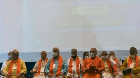 विश्व हिंदू परिषद के प्रसिडेंट बने पद्मश्री रवींद्र नारायण सिंह, संगठन में कई बदलाव