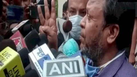 बिहार: CM नीतीश  व अफसरों के खिलाफ FIR दर्ज कराने के लिए थाने में घंटों डटे रहे आईएएस सुधीर कुमार