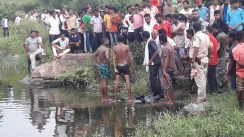 धनबाद: सेल्फी लेने चे चक्कर में सरायढेला के दो स्टूडेंट कर्माटांड़ के पत्थर माइंस में डूबे