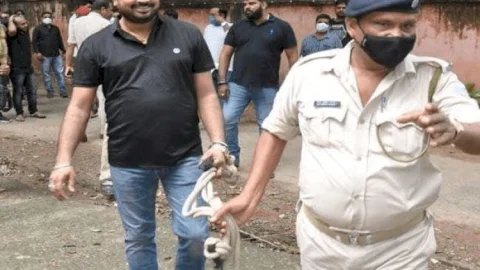 Satish Singh Murder Case: विकास ने पुलिस पर लगाया इनकाउंटर की धमकी का आरोप,सादे कागज पर कराया साइन