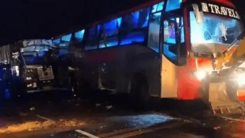 उत्तर प्रदेश: बाराबंकी में डबल डेकर बस में ट्रेलर ने टक्कर मारी, 18 लोगों की मौत, सभी हरियाणा से जा रहे थे बिहार
