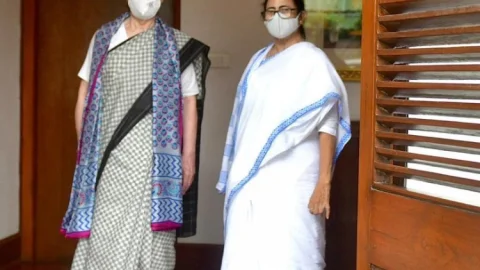 नई दिल्ली: ममता बनर्जी ने की सोनिया गांधी से मुलाकात, राहुल भी रहे मौजूद, विपक्षी दलों को एकजुट करने की कवायद