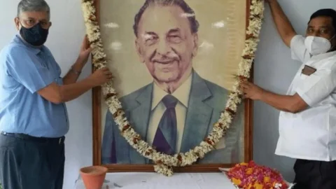 धनबाद: टाटा स्टील झरिया डिवीजन ने भारत रत्न जेआरडी टाटा की जयंती मनाई, दिव्यांगों को दिया बैसाखी बांटा