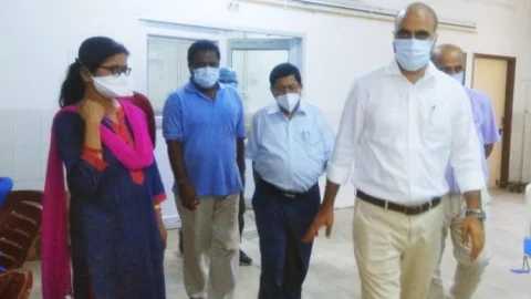धनबाद: डीसी ने किया सदर अस्पताल का निरीक्षण, कहा- हॉस्पीटल में सुरक्षा हेतु करें आवश्यक निर्माण