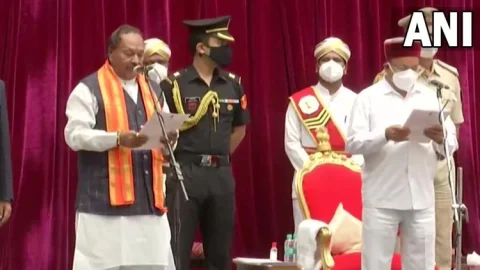 कर्नाटक में 29 MLA ने ली मिनिस्टर पोस्ट की शपथ, येदियुरप्पा के बेटे को नहीं मिली जगह, कोई डिप्टी सीएम भी नहीं
