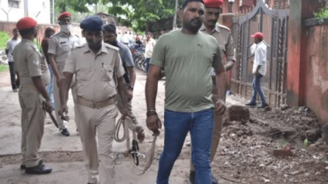 धनबाद: बीजेपी लीडर सतीश सिंह मर्डर केस का आरोपी गांधी ने किया सरेंडर,  ज्यूडिशियल कस्टडी में गया जेल