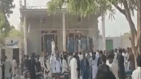 पाकिस्तान में हिंदू मंदिर पर हमला: सुप्रीम कोर्ट की सख्ती के बाद एक्शन में पुलिस, 20 अरेस्ट, 150 के खिलाफ FIR
