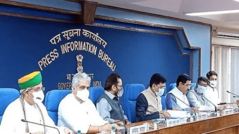 नई दिल्ली: घड़ियाली आंसू बहाने की बजाए विपक्ष देश से माफी मांगे: अनुराग ठाकुर