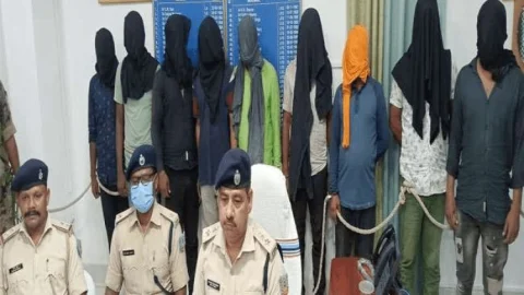 पलामू: वाहन चोरी गैंग का खुलासा, पुलिस ने नौ इंटर स्टेट क्रिमिनल अरेस्ट, ग्राहक सेवा केंद्र में लूटकांड में चार अरेस्ट