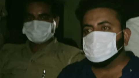 उत्तर प्रदेश: मुनव्वर राना के बेटे लखनऊ से अरेस्ट, रायबरेली पुलिस ने दबोचा