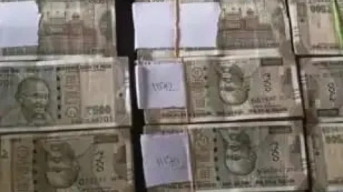 बिहारः सुपौल के मजदूर के बैंक अकाउंट में आये 9 करोड़ 99 लाख रुपये