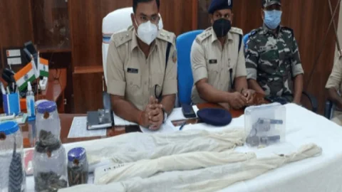चतरा: पुलिस ने नक्सली संगठन टीपीसी का ट्रेनिंग कैंप और मिनी गन फैक्ट्री किया धवस्त, आर्म्स व गोली बरामद