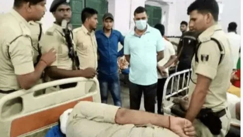 बिहार: वैशाली में पुलिस टीम पर हमला, फायरिंग,तलवार से काटा, थानेदार समेत कई जवान जख्मी, 13 अरेस्ट