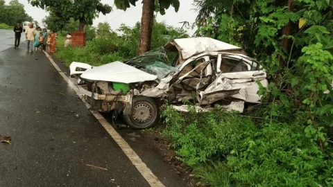 रामगढ़ : गोला में कार व ट्रक के बीच सीधी टक्कर, हिंदुस्तान लिवर कंपनी के दो मार्केटिंग मैनेजर की मौत