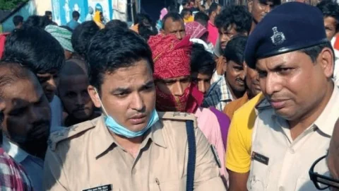 रोहतास: डेहरी ऑनसोन के हुक्कान बार में दो गुटों के बीच चाकूबाजी, एक की मौत, आधा दर्जन घायल
