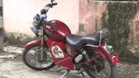 नई दिल्ली: 15 साल के स्टूडेंट ने पुरानी Royal Enfield से बनाई इलेक्ट्रिक बाइक, 100Km की रेंज 