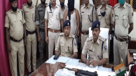 बिहार: बेगूसराय में में बरामद AK-47 और दो सौ कारतूस BJP एमएलए  के रिश्तेदार की