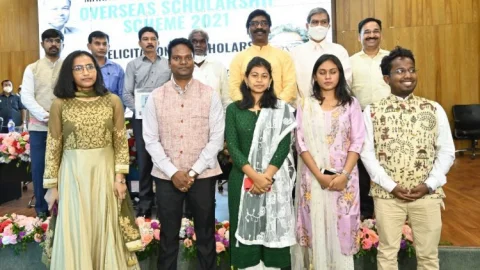 सरकारी खर्च पर इंग्लैंड व आयरलैंड में पढ़ेंगे झारखंड  के आदिवासी युवा, सीएम हेमंत  ने किया योजना का शुभारंभ